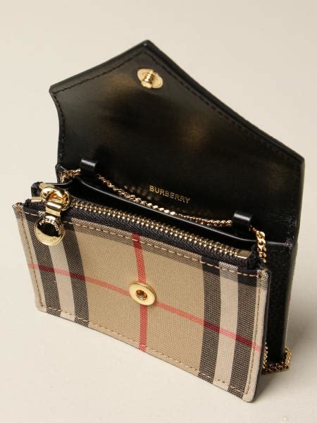 borsa meno costosa burberry|mini burberry handbags.